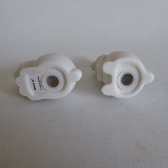 NEW HALLMARK BRAND PORCELAIN WHITE BUNNY RABBIT SALT & PEPPER SHAKER SET - Picture 7 of 8